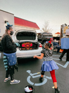Trunk or Treat 2021 at Hardee's. Little girl playing game.